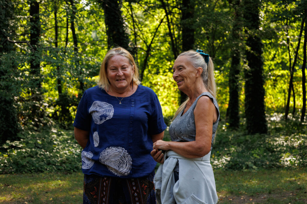 Uczestnicy projektu Spirala Zmysłów podczas ogniska integracyjnego w Ogrodzie Botanicznym w Łodz
