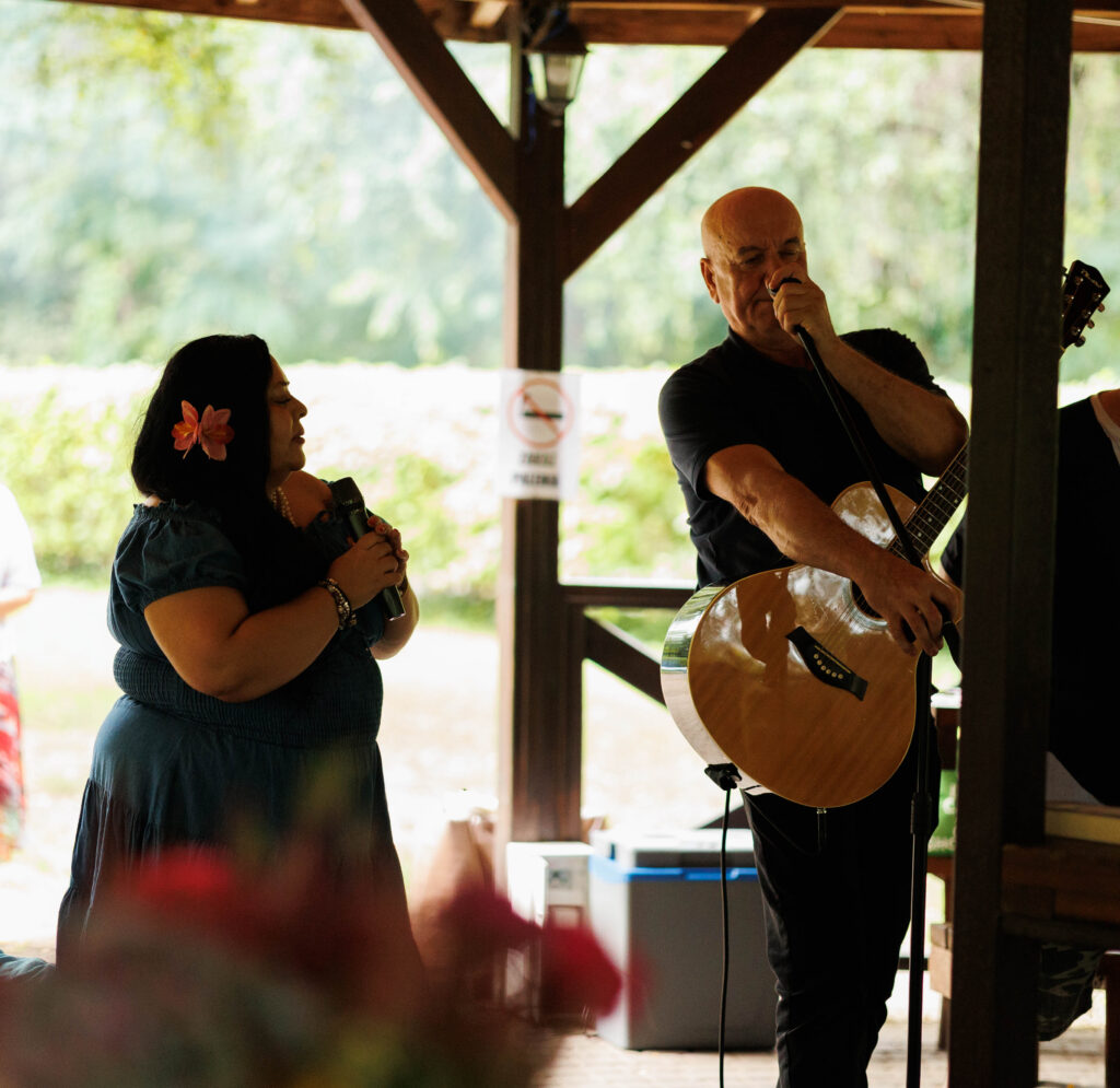 Uczestnicy projektu Spirala Zmysłów podczas ogniska integracyjnego w Ogrodzie Botanicznym w Łodz